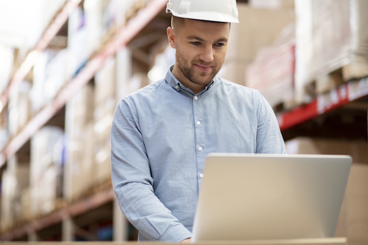 Employee using software for supplier management